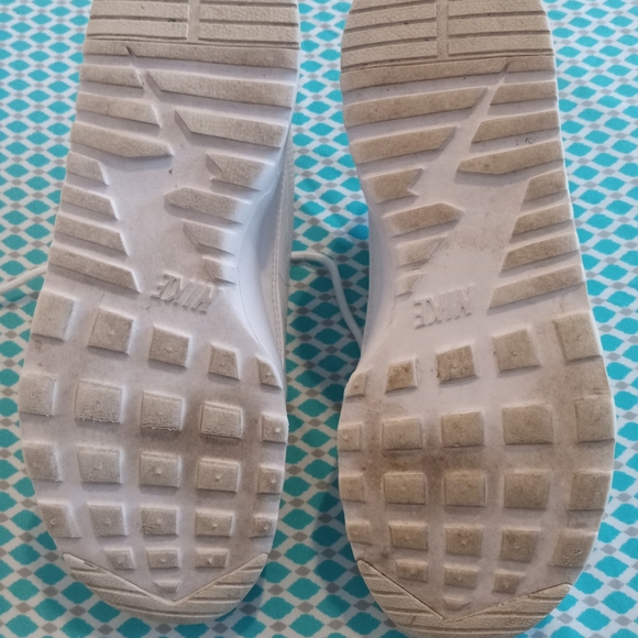 Nike Air Max Thea (custom made/ Swarovski Crystal) Size 5 - Picture 2 of 4